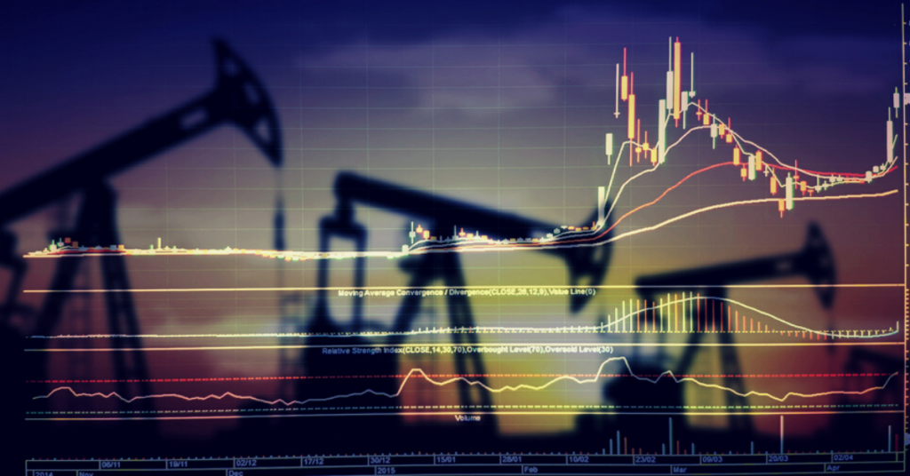 النفط يصمد على ارتفاع مع انخفاض مخزونات البنزين